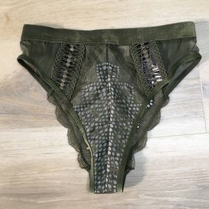 XS Victoria’s Secret Very Sexy Cheeky Panty